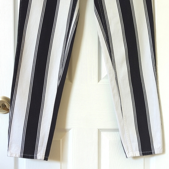 BDG Urban Outfitters Striped High Waisted Tapered Leg Mom Jeans Black White 26 - Picture 3 of 15